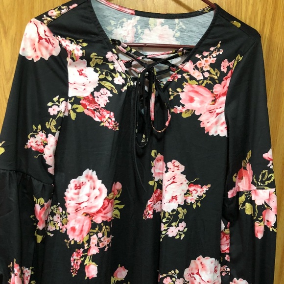Floral top - Picture 1 of 2